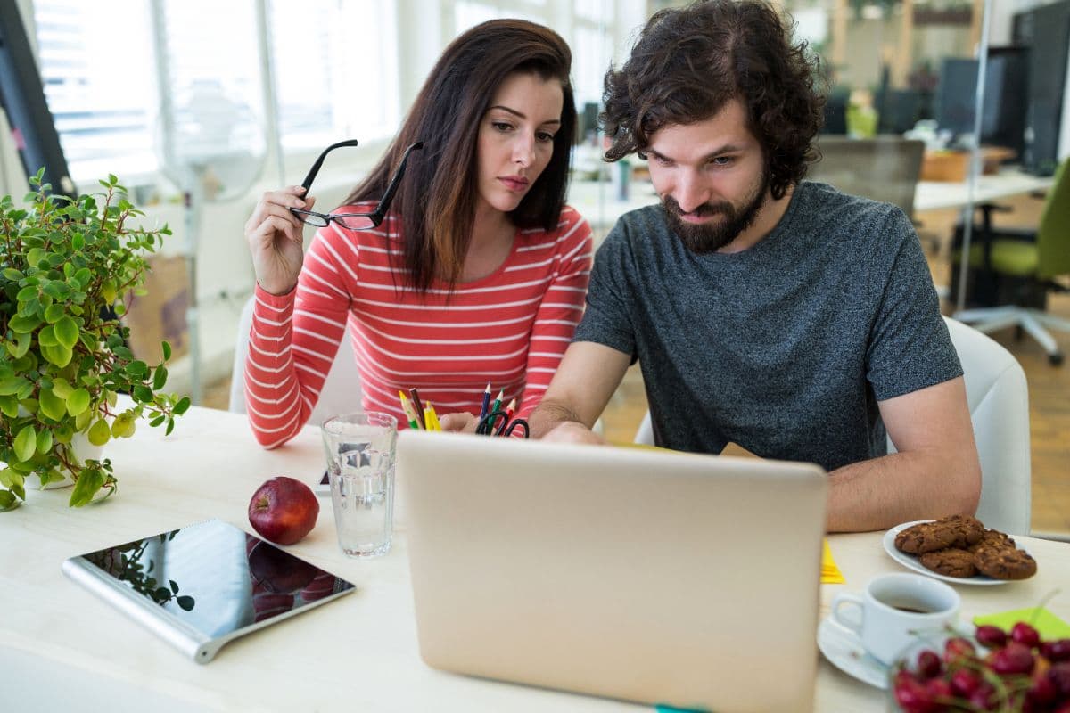 Template Websites vs. Custom Web Apps: What is the Best Investment for Growing Businesses?